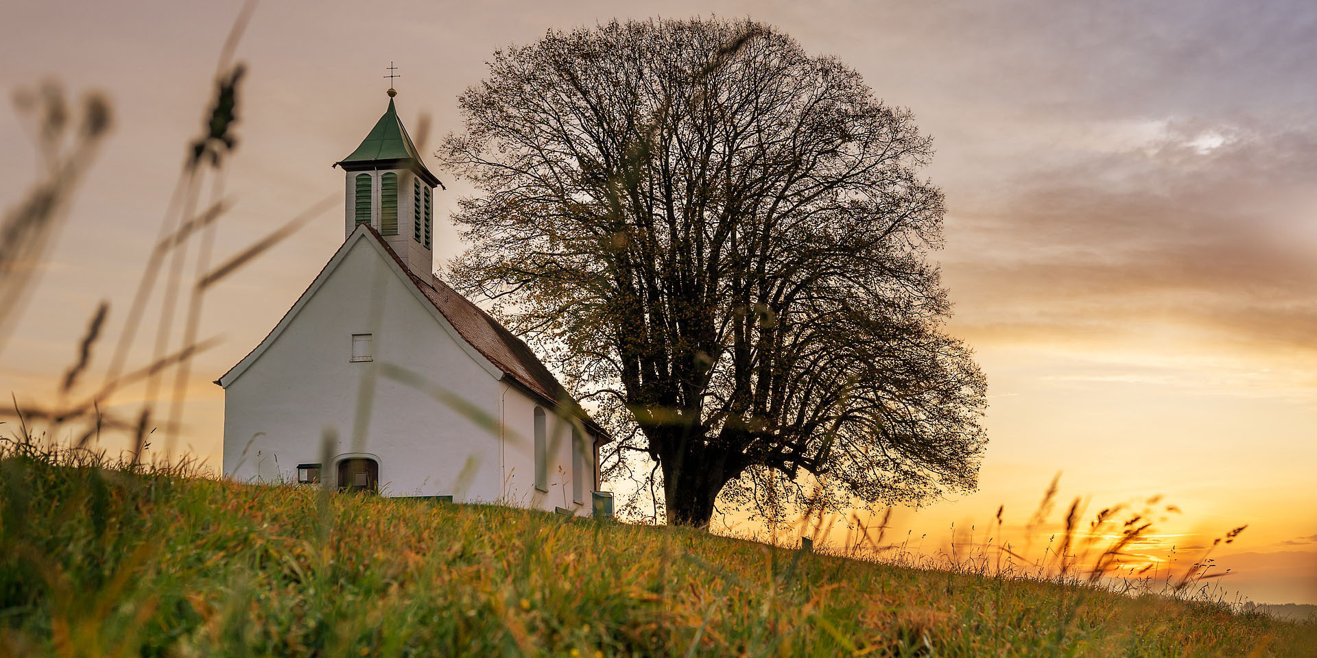 Kapelle im Sonnenuntergang ,©  pixabay/Lars Nissen